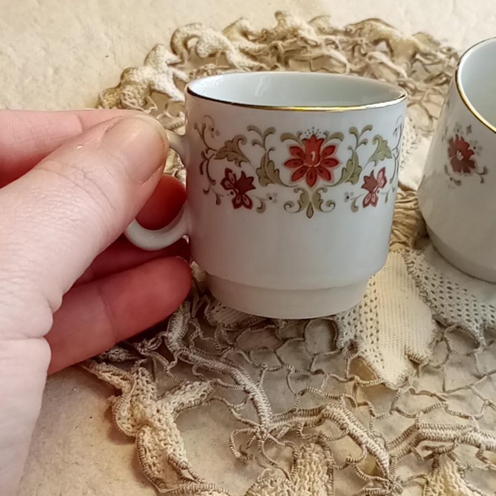 2 Italy vintage coffee cups for Expresso w/vintage doily - Picture 2 of 5